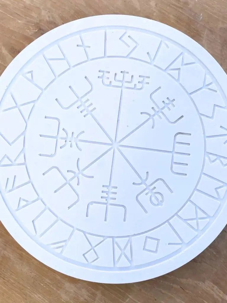 Vegvísir-Keramikplatte – Handgemachte Wikingerkunst (Ø 24 cm)