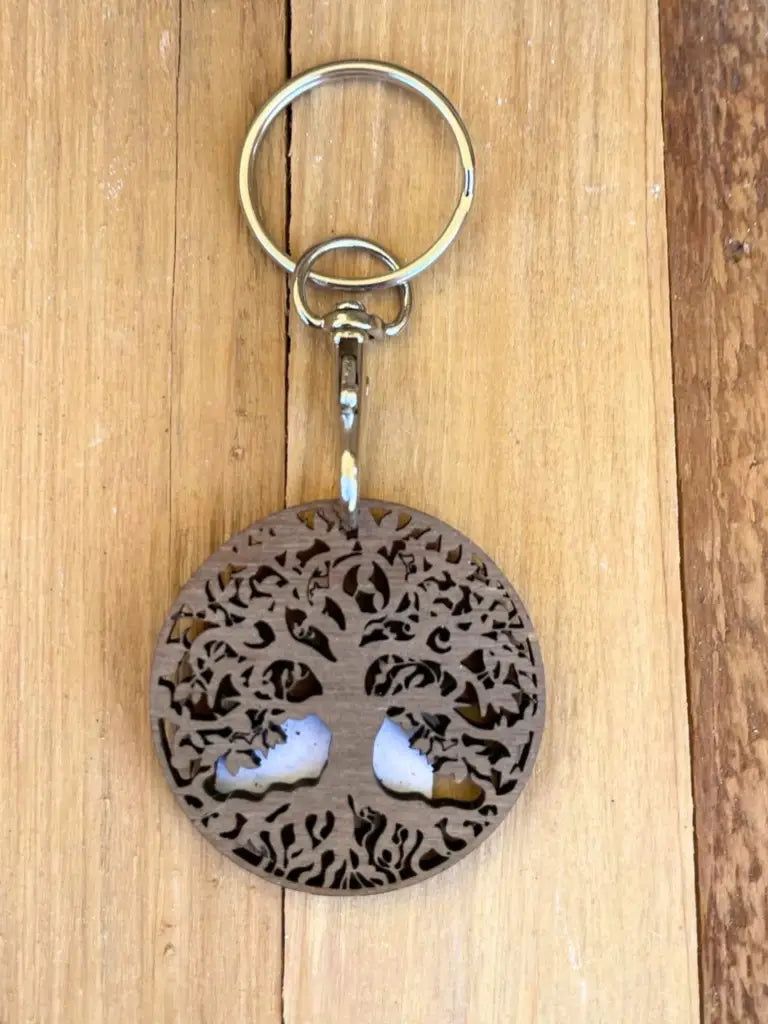 Schlüsselanhänger Lebensbaum – Handgearbeitet aus edlem Nussbaumholz für Beutel