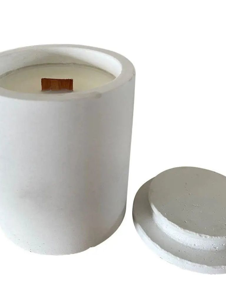 Handgefertigte Betonkerze aus dem Ahrtal | 220ml Bio-Sojawachs-Duftkerze in rustikalem Design in Weiß